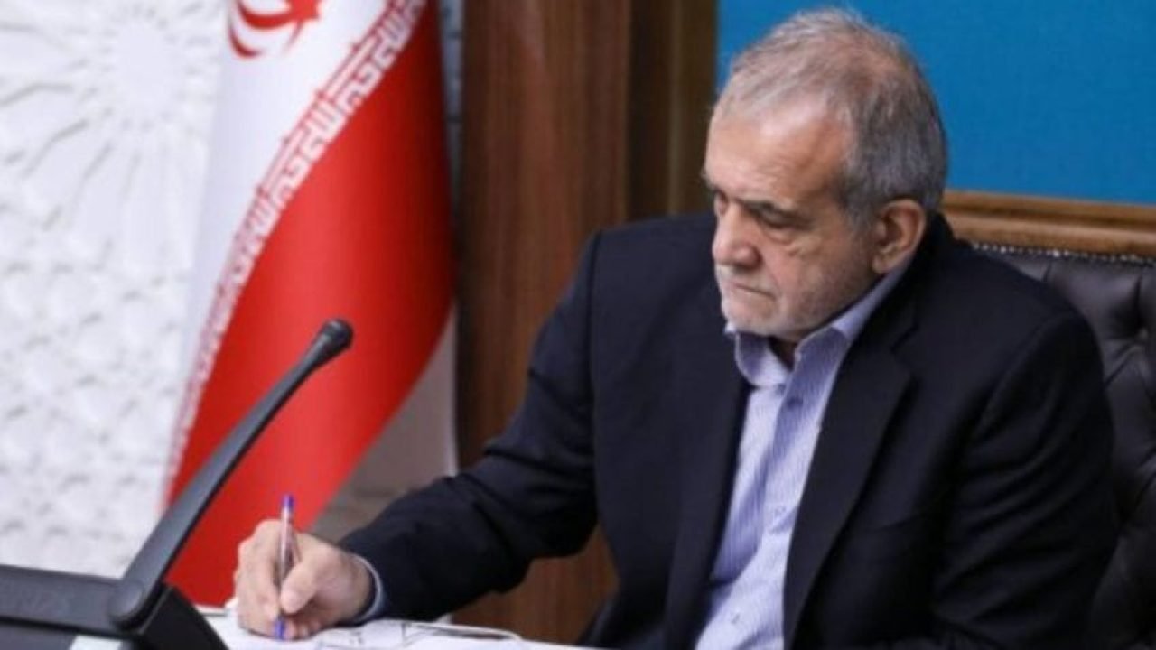 Na imagem, o presidente do Irã, Masoud Pezeshkian — Foto: Na imagem, o president