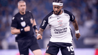 Memphis soma 19 gols e 15 assistências em 74 partidas pelo Corinthians — Foto: M