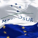 Foto: 1 de 1 Imagem colorida das bandeiras do Mercosul e União Europeia - Metróp