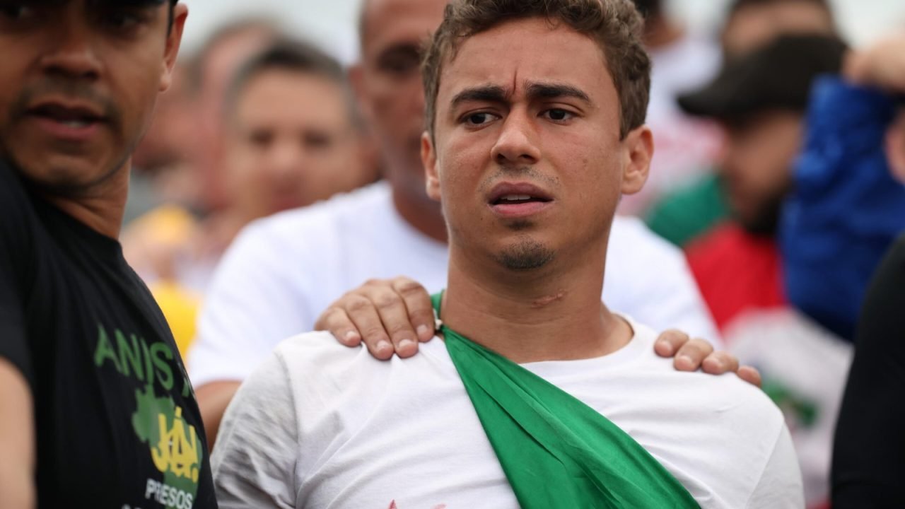 Nikolas-Ferreira-durante-caminhada-em-ato-de-apoio-ao-ex-presidente-Jair-Bolsonaro-PL-e-demais-acusa Nikolas-Ferreira-durante-caminhada-em-ato-de-apoio-ao-ex-presidente-Jair-Bolsonaro-PL-e-demais-acusa