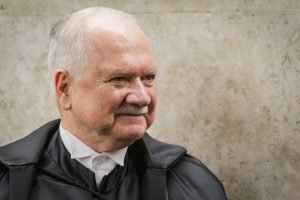 O-novo-presidente-do-Supremo-Tribunal-Federal-ministro-Edson-Fachin-recebe-os-cumprimentos-do-presid