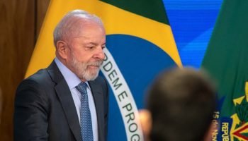 O-presidente-Luiz-Inacio-Lula-da-Silva-participa-da-cerimonia-no-Palacio-do-Planalto-em-que-o-Govern