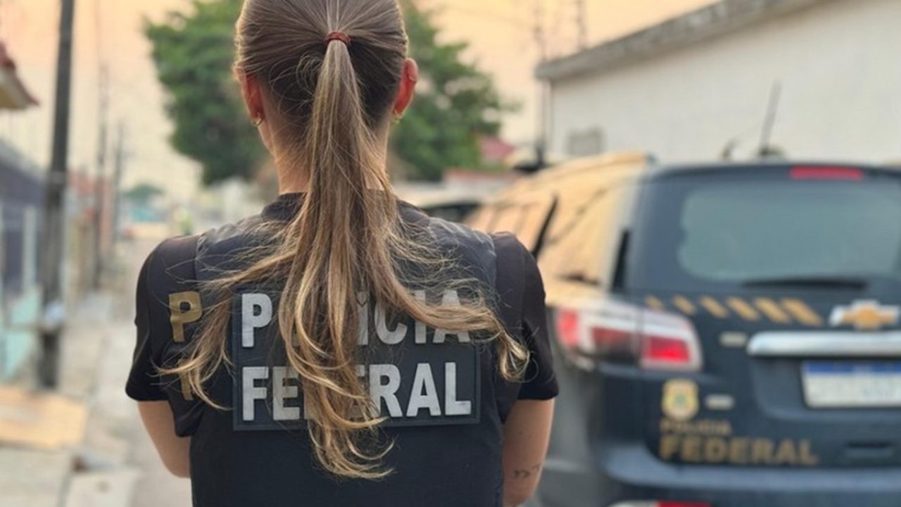 PF-3 Agente da Polícia Federal durante operação de busca e apreensão — Foto: 1 de 1 I