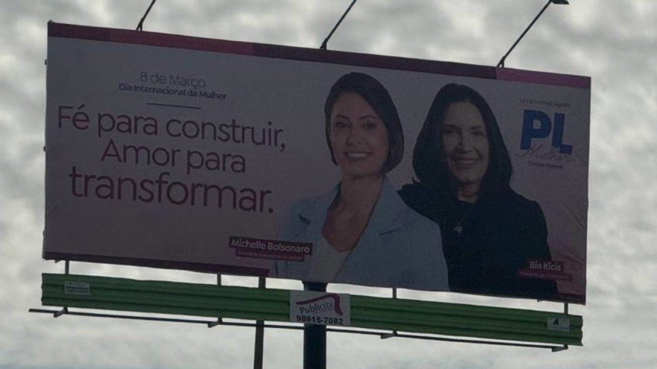 Foto: Outdoor do PL com imagens de Michelle Bolsonaro e Bia Kicis na EPTG, via e