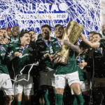 Na imagem, Gustavo Gomez, zagueiro e capitão do Palmeiras, ao centro do elenco a