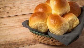 Pao-de-grao-de-bico-Getty_-Joao-Mello