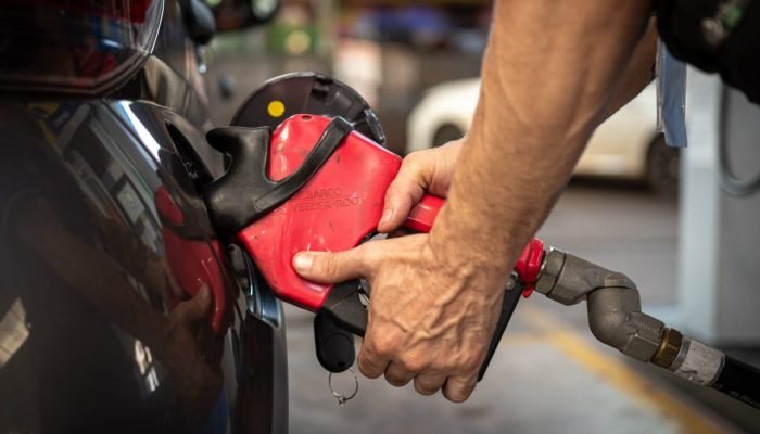 Postos-de-etanol-gasolina-e-diesel.-CombustiCC81veis-ficaraCC83o-mais-caros-a-partir-de-1o-de-fe.jpeg