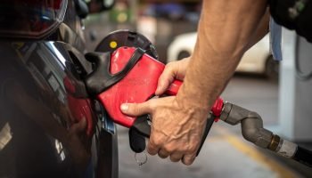 Postos-de-etanol-gasolina-e-diesel.-CombustiCC81veis-ficaraCC83o-mais-caros-a-partir-de-1o-de-fe