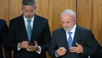 Presidente-Lula-acompanhando-do-presidente-da-CaCC82mara-Arthur-Lira-participam-da-cerimoCC82nia