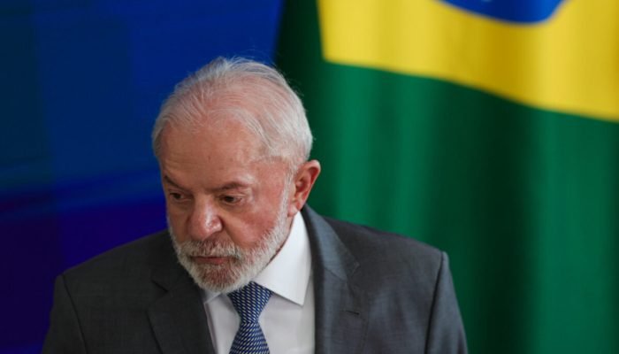 Presidente-Lula-durante-a-cerimonia-de-entrega-do-Premio-MEC-da-Educacao-Brasileira-Metropoles-9-120.jpeg