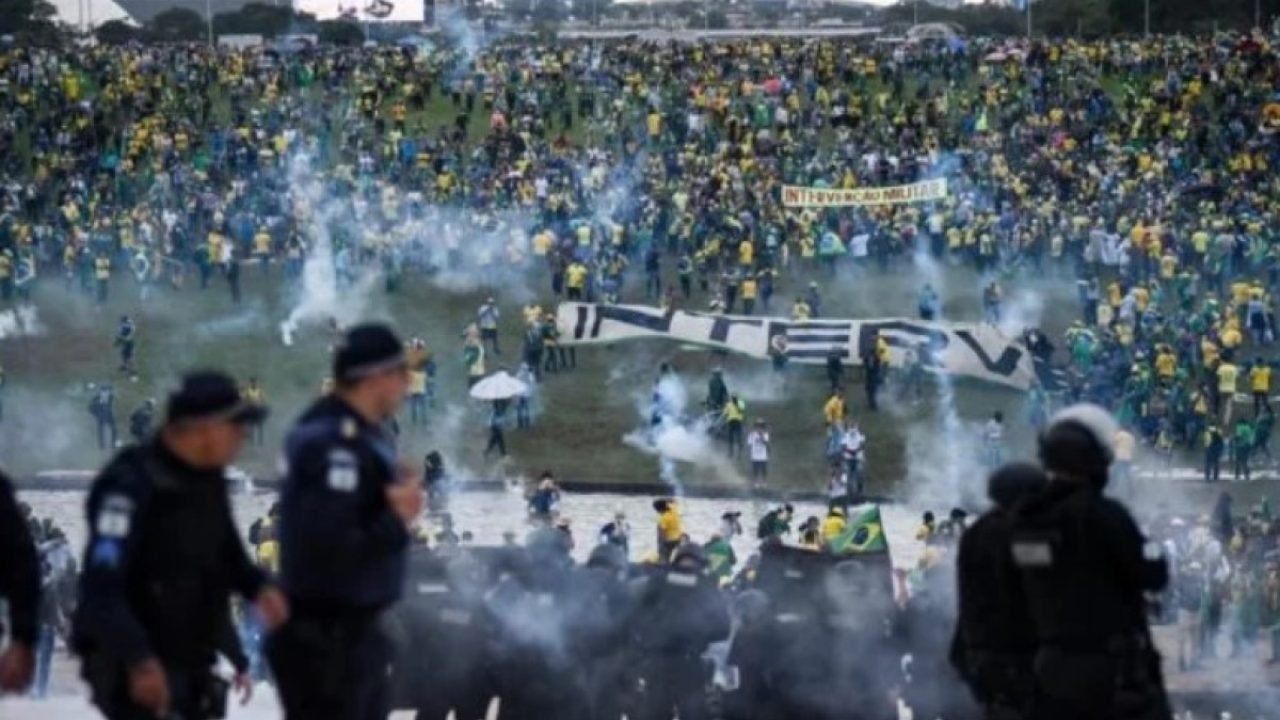 Foto: 1 de 1 PF prende comandante da PMDF e oficiais denunciados por atos extrem