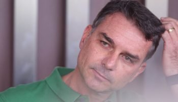Senador-Flavio-Bolsonaro-PL-RJ-fala-com-a-imprensa-sobre-a-candidatura-a-Presidencia-da-Republica-ap