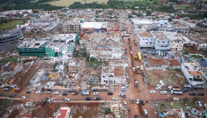 Tornado-com-ventos-de-ate-250-kmh-devastou-o-municipio-de-Rio-Bonito-do-Iguacu-no-Parana.-Ao-menos-s.jpeg