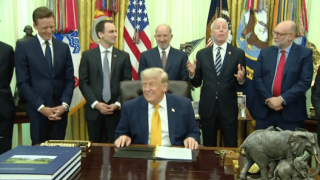 Trump-cerimonia-quantica-1-848x477-1