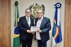 Convite da cerimônia de posse do desembargador Erik Simões — Foto: Lucas Patríci