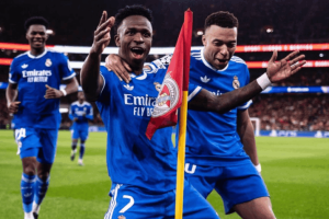 Vini Jr. havia celebrado com danças e gestos em direção à torcida e trocado pala