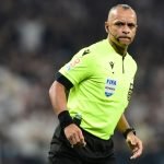 Foto: 1 de 1 imagem colorida do árbitro durante partida entre Corinthians e Grêm