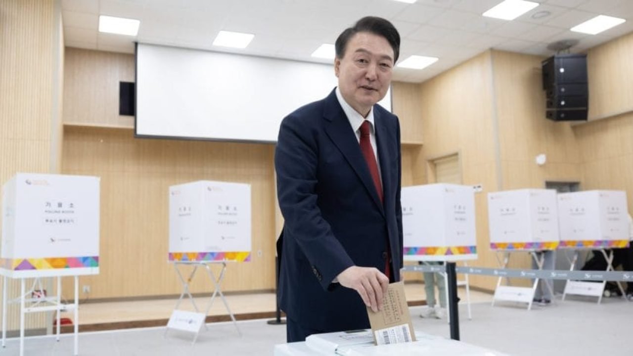 Yoon-Suk-Yeol-coreia-do-sul-848×477-1 Foto: Na imagem, o ex-presidente da Coreia do Sul, Yoon Suk-yeol, que liderou o