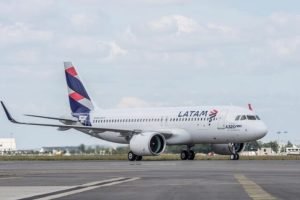 Aeronave com capacidade para 400 passageiros iniciava a decolagem e estava a cer