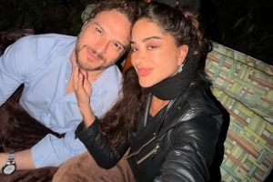 Aline Campos e Fred Costa posam juntos durante viagem. — Foto: 1 de 1 Aline Camp