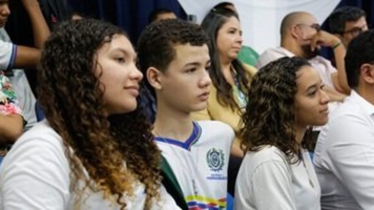 alunos-edital-Compet-Medio-Tec-e1763121757862-660x330-1