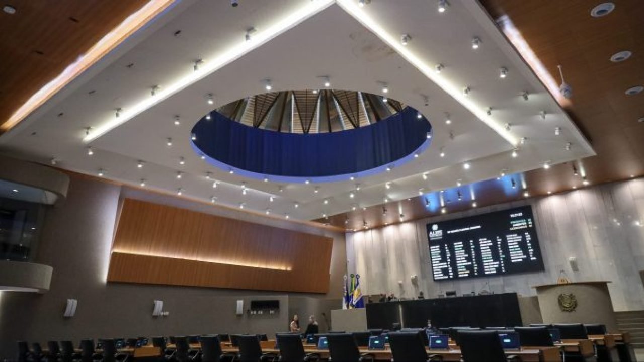 ao-vivo-plenario-1-scaled-e1745862954753-1 Foto: Logotipo da Alepe