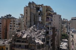 Escombros de construções destruídas em um ataque aéreo israelense em Dahiye