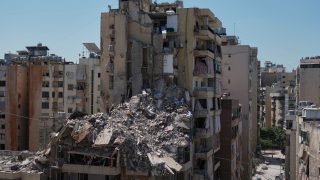 Escombros de construções destruídas em um ataque aéreo israelense em Dahiye