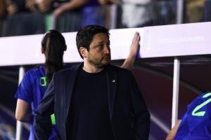 Foto: 1 de 1 Imagem colorida do treinador Arthur Elias, que comanda a Seleção Fe