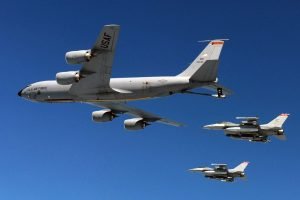 Foto: 1 de 1 imagem colorida avião kc-135 eua - Foto: Reprodução/X