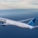 Imagem colorida mostra avião da companhia que quase se envolveu em acidente — Fo