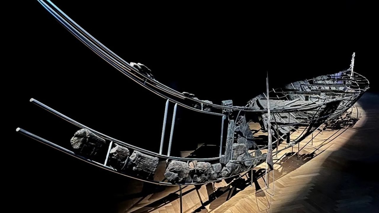 barco-dinamarca Foto: 1 de 1 Imagem colorida mostra barco dinamarquês Hjortspring - Metrópoles -