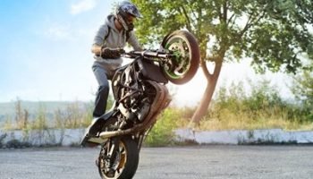 biker-making-tricks-sport-motorcycle-street-1536x1022-1