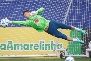 Léo Nannetti em treino pela Seleção Principal do Brasil — Foto: Léo Nannetti em