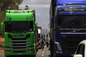 bloqueio-caminhoneiros-luziania-13