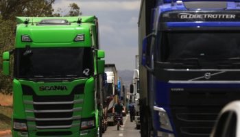 bloqueio-caminhoneiros-luziania-13