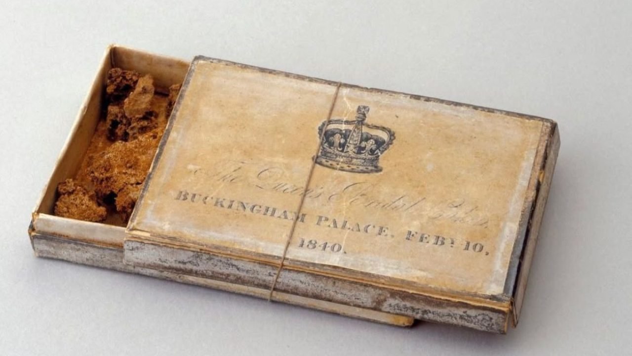 Foto: 1 de 1 caixa de bolo de 1840 - Foto: Reprodução/Instagram/@royalcollection