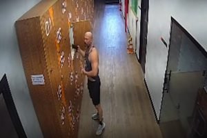bombeiro-saca-arma-academia-df