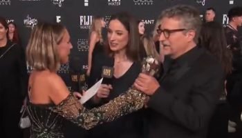 c369a0a9-kleber-mendonca-filho-recebe-o-premio-de-melhor-filme-interncaional-no-critics-choice-award
