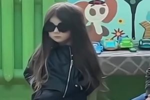 Foto: 1 de 1 Frame de vídeo. Garota viraliza com pantufas de coleho - Metrópoles