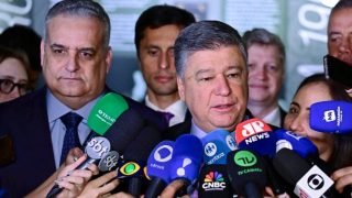 Foto: Presidente da CPI INSS, senador Carlos Viana, em entrevista a jornalistas