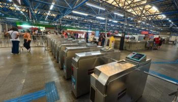 Foto: Governo diz que reforçará sinalização próximo às catracas que terão nova f