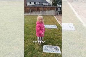 Foto: 1 de 1 Menina no cemitério - Foto: TikTok/Reprodução