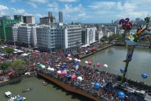 Bloco Galo da Madrugada desfila no centro do Recife. — Foto: Bloco Galo da Madru