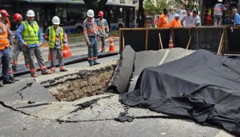 Foto: 1 de 1 Imagem colorida mostra cratera na Rua da Consolação após explosão o