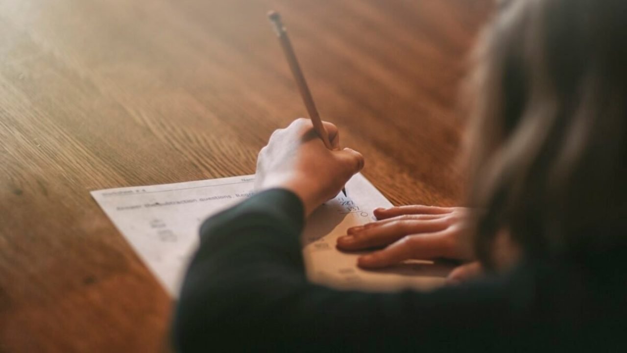 crianca_estudando-1200x800