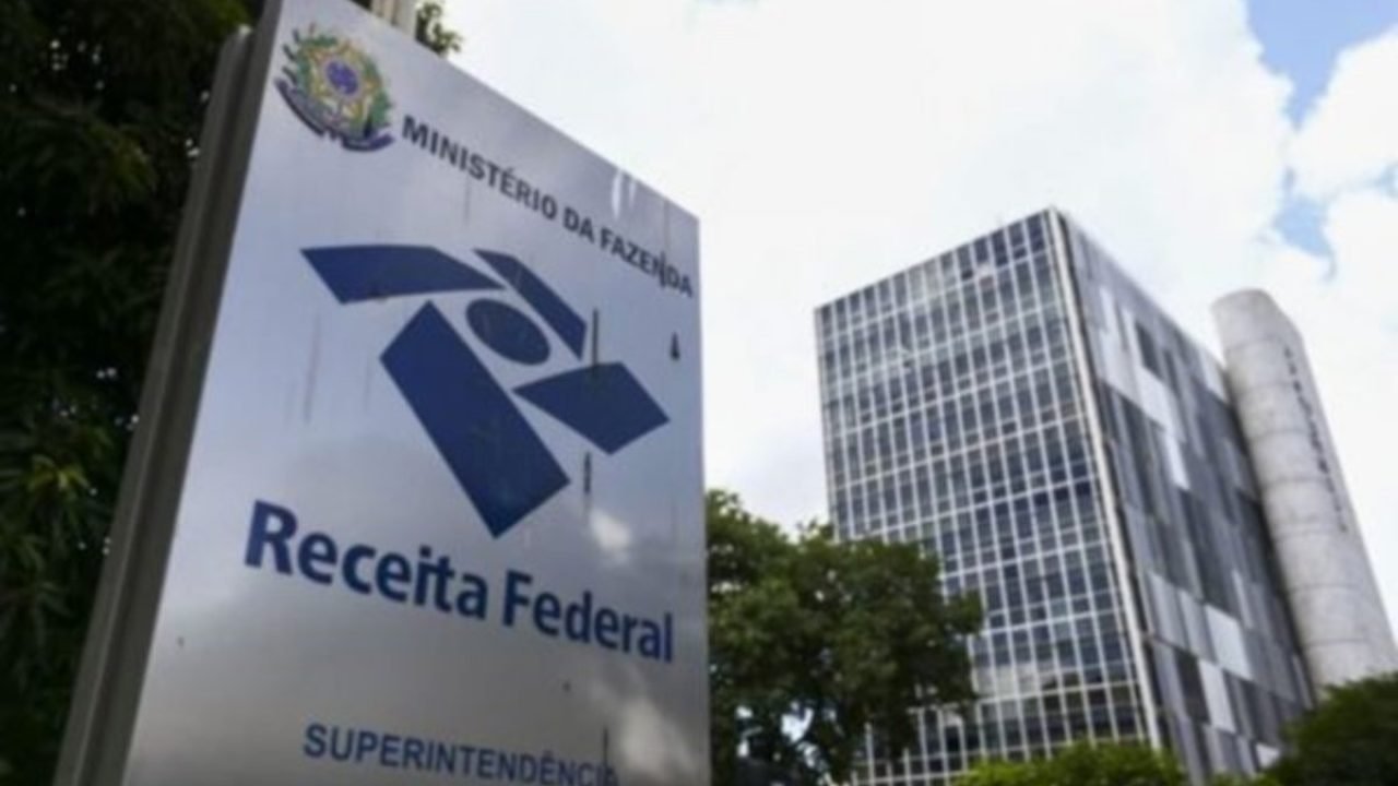 e064038a-frente-da-receita-federal-600x400-1