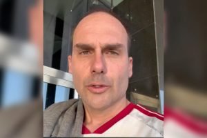 Eduardo Bolsonaro — Foto: Para Eduardo (foto), Jair Bolsonaro teria sido "proibi
