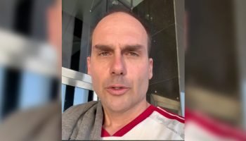 Eduardo Bolsonaro — Foto: Para Eduardo (foto), Jair Bolsonaro teria sido "proibi