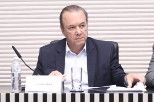 Eleudes Paiva, secretário de Saúde — Foto: Secretaria vai recorrer da decisão. N